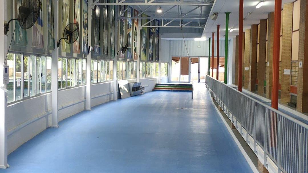 Berja firma el contrato para reformar la sala polivalente del Pabellón de Deportes por 263.171 euros